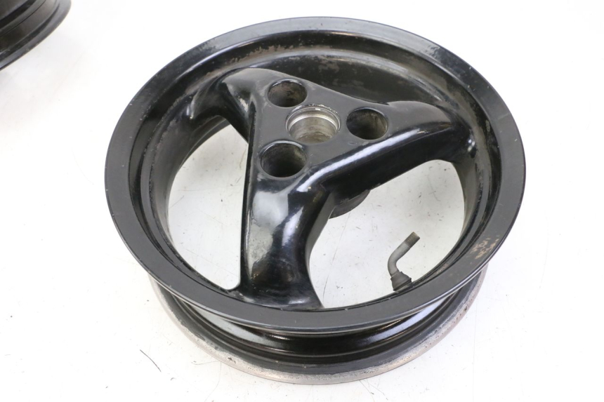 photo de COPPIA CERCHI PEUGEOT ELYSTAR 50 (2002 - 2014) - Primo piano tecnico