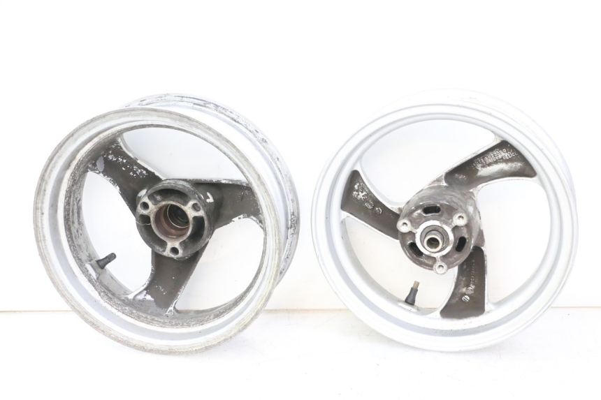 photo de COPPIA CERCHI PEUGEOT ELYSTAR 50 (2002 - 2014) - Angolazione alternativa