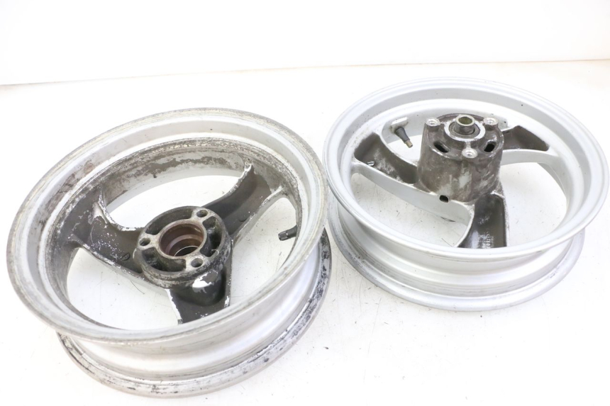 photo de COPPIA CERCHI PEUGEOT ELYSTAR 50 (2002 - 2014) - Zoom sullo stato d'uso