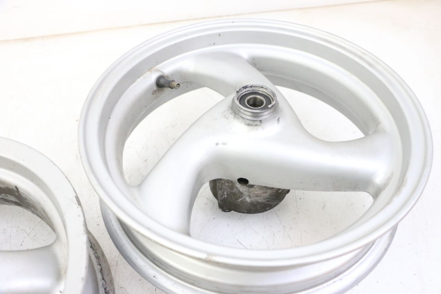 photo de COPPIA CERCHI PEUGEOT ELYSTAR 50 (2002 - 2014) - Dettagli dei punti di fissaggio