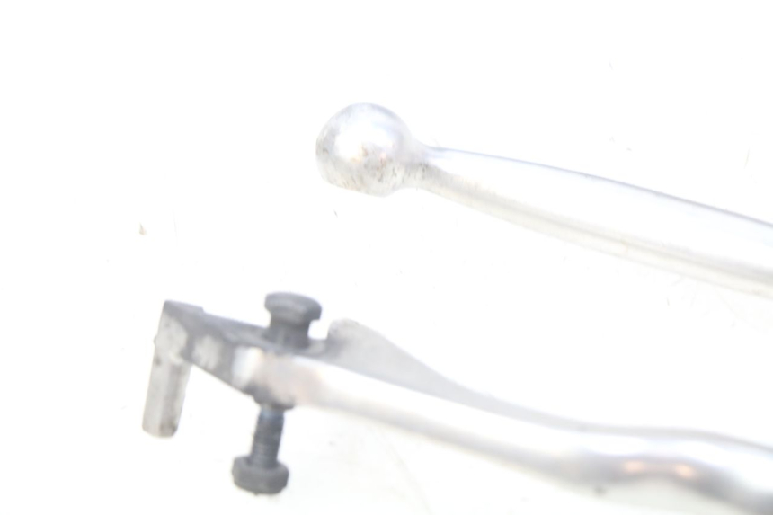 photo de COPPIA LEVA FRENO SUZUKI BURGMAN 125 (2007 - 2014) - Dettagli dei punti di fissaggio