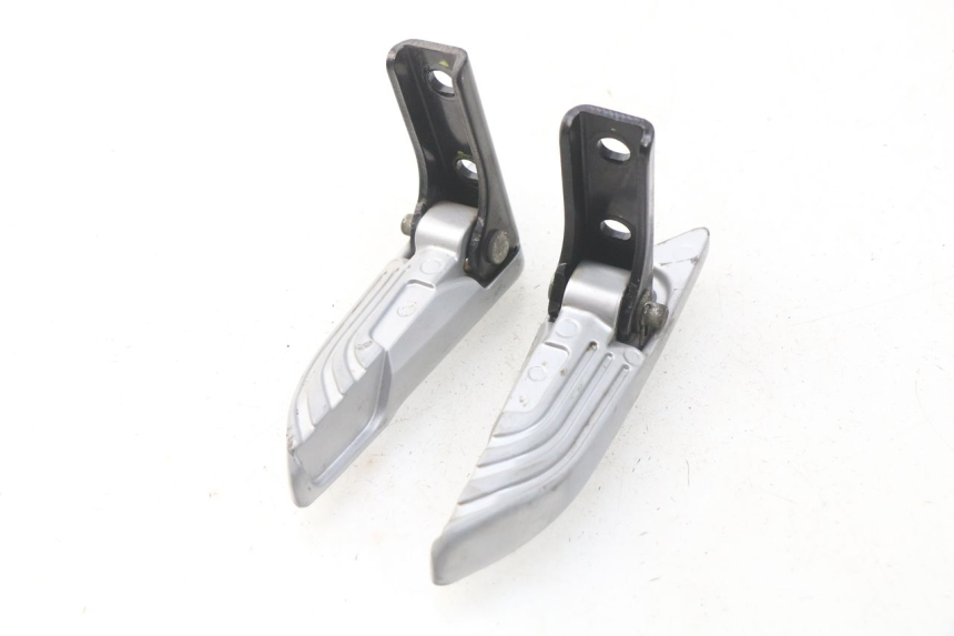 photo de Coppia di pedane posteriori PIAGGIO LIBERTY IGET 4T 50 (2015 - 2020) - Altra angolazione