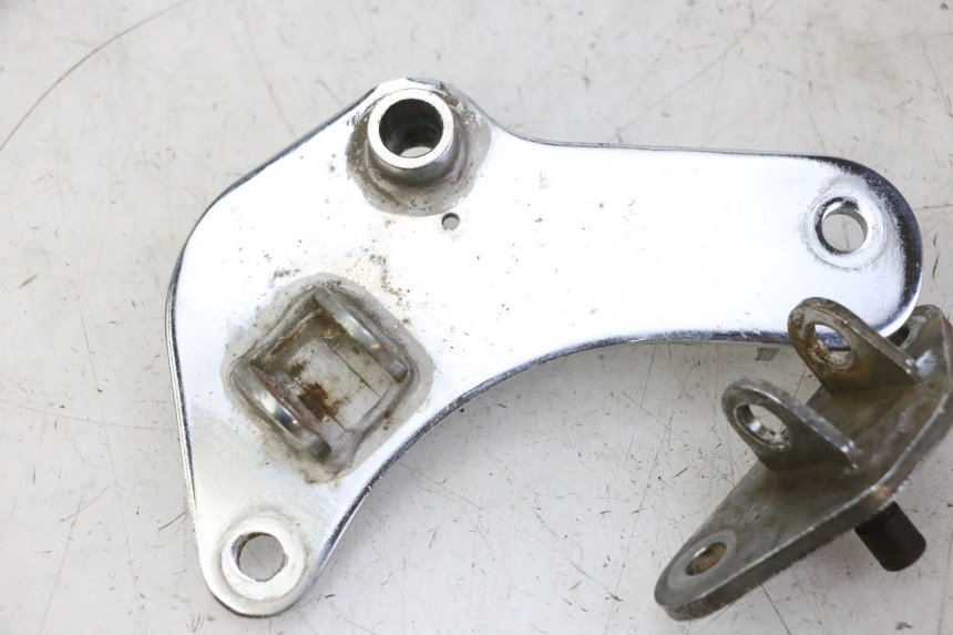 photo de PEDANA ANTERIORE SUPPORTO HYOSUNG GV AQUILA 125 (2000 - 2009) - Dettaglio del componente