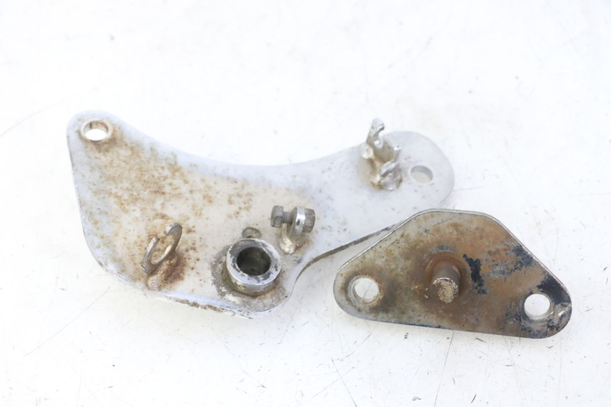 photo de PEDANA ANTERIORE SUPPORTO HYOSUNG GV AQUILA 125 (2000 - 2009) - Primo piano tecnico