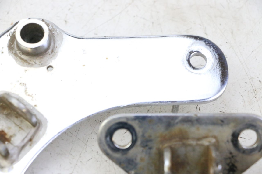 photo de PEDANA ANTERIORE SUPPORTO HYOSUNG GV AQUILA 125 (2000 - 2009) - Ricambio usato controllato