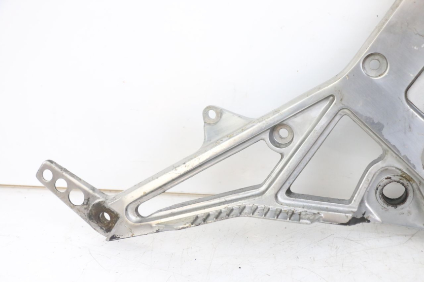 photo de COPPIA DI PIASTRE PER PEDANE ANTERIORI YAMAHA FJ 3CX 1200 (1986 - 1996) - Caratteristiche distintive