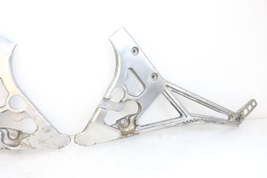 photo de COPPIA DI PIASTRE PER PEDANE ANTERIORI YAMAHA FJ 3CX 1200 (1986 - 1996) - Zoom sui componenti