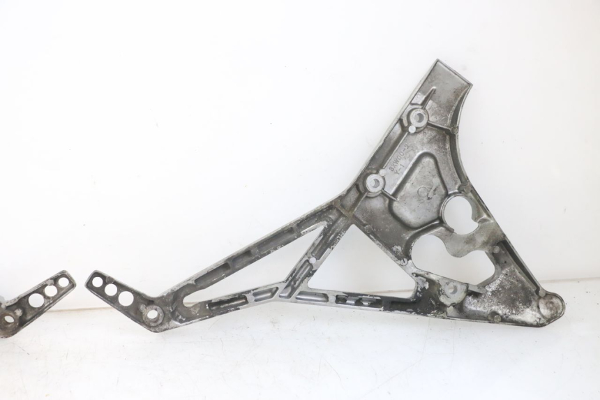 photo de COPPIA DI PIASTRE PER PEDANE ANTERIORI YAMAHA FJ 3CX 1200 (1986 - 1996) - Altra angolazione