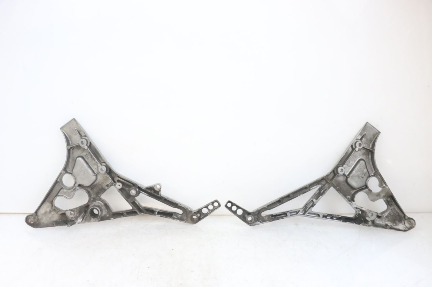 photo de COPPIA DI PIASTRE PER PEDANE ANTERIORI YAMAHA FJ 3CX 1200 (1986 - 1996) - Vista d'insieme del prodotto