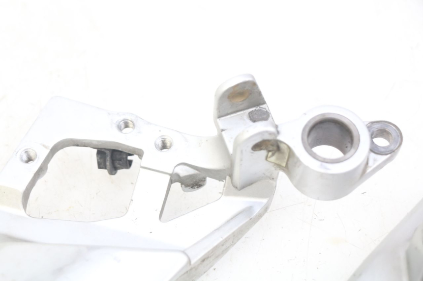 photo de COPPIA DI PIASTRE PER PEDANE ANTERIORI YAMAHA FJR ABS 1300 (2006 - 2012) - Altra vista dell'articolo