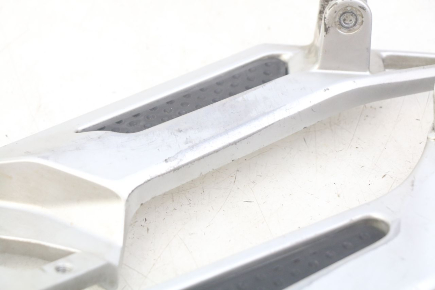 photo de COPPIA DI PIASTRE PER PEDANE ANTERIORI YAMAHA FJR ABS 1300 (2006 - 2012) - Vista d'insieme del prodotto