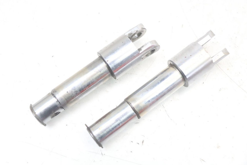 photo de PEDANA ANTERIORE SUPPORTO HARLEY DAVIDSON SPORTSTER XL CUSTOM 883 (1999 - 2006) - Zoom sullo stato d'uso