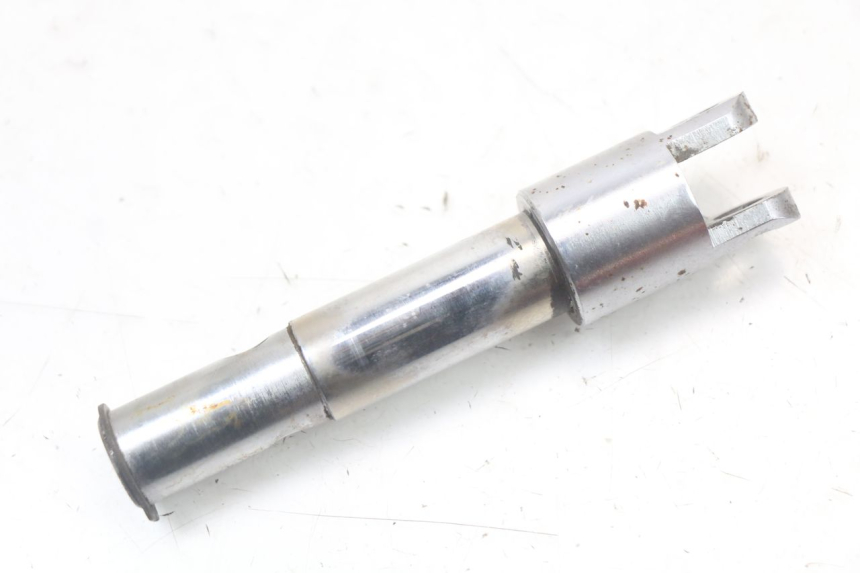 photo de PEDANA ANTERIORE SUPPORTO HARLEY DAVIDSON SPORTSTER XL CUSTOM 883 (1999 - 2006) - Dettagli dei punti di fissaggio