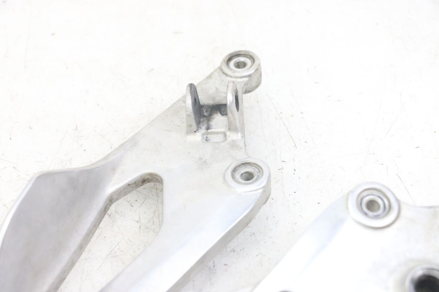 photo de COPPIA DI PIASTRE PER PEDANE ANTERIORI YAMAHA TDM ABS 900 (2002 - 2014) - Ricambio usato controllato