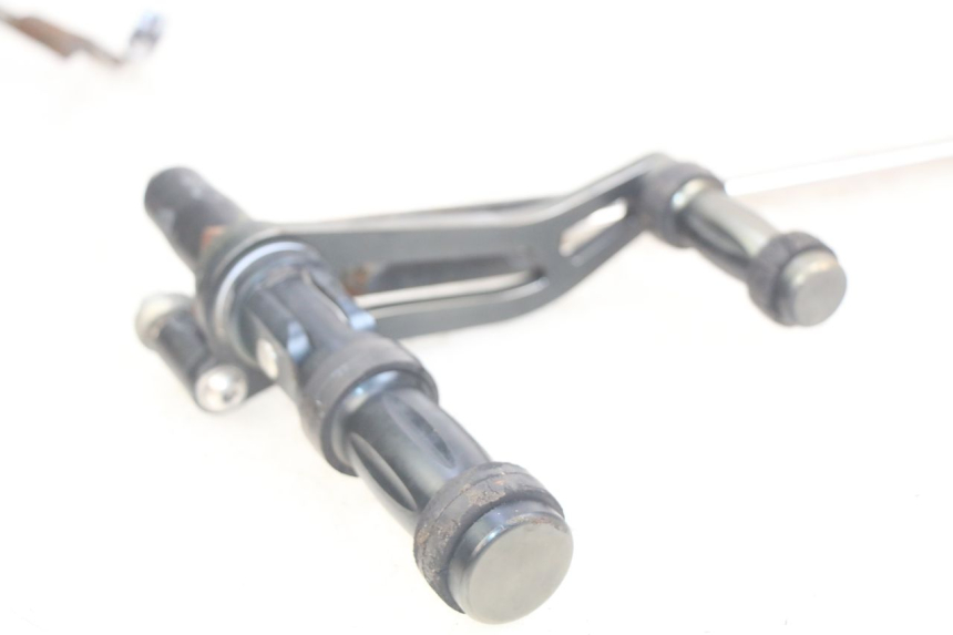 photo de PAIA DI PEDANE DI SUPPORTO ANTERIORI DAELIM VL DAYSTAR 125 (2000 - 2011) - Altra vista dell'articolo