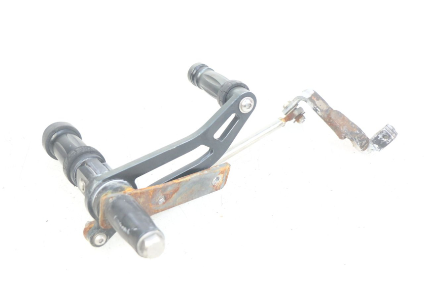 photo de PAIA DI PEDANE DI SUPPORTO ANTERIORI DAELIM VL DAYSTAR 125 (2000 - 2011) - Dettagli dei punti di fissaggio