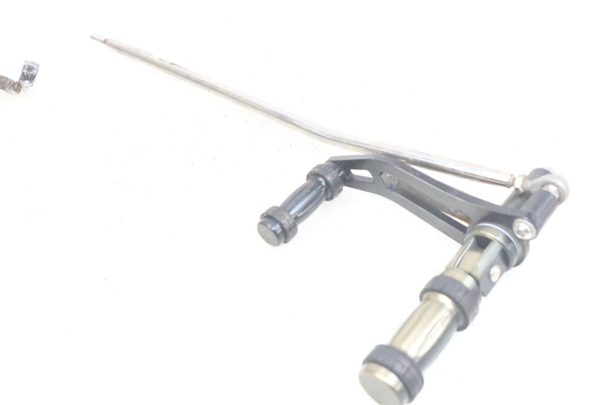 photo de PAIA DI PEDANE DI SUPPORTO ANTERIORI DAELIM VL DAYSTAR 125 (2000 - 2011) - Stato della superficie e materiale