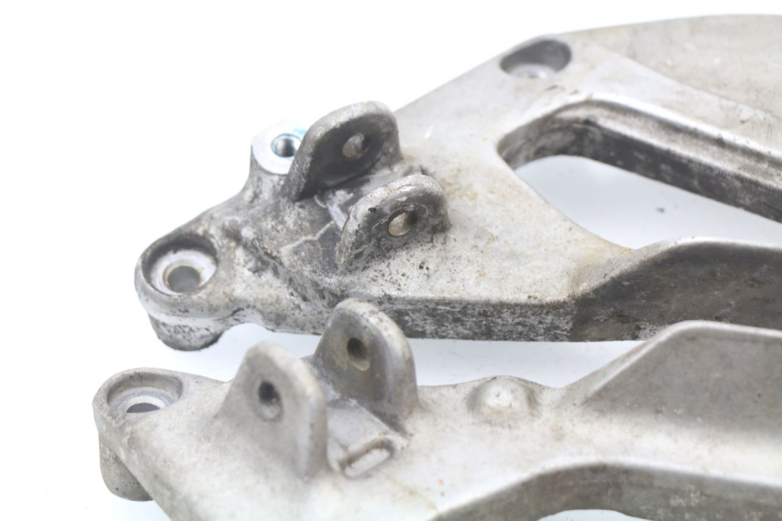 photo de Coppia di piastre poggiapiedi anteriori YAMAHA XJ600 XJ DIVERSION 600 (1992 - 1997) - Primo piano tecnico