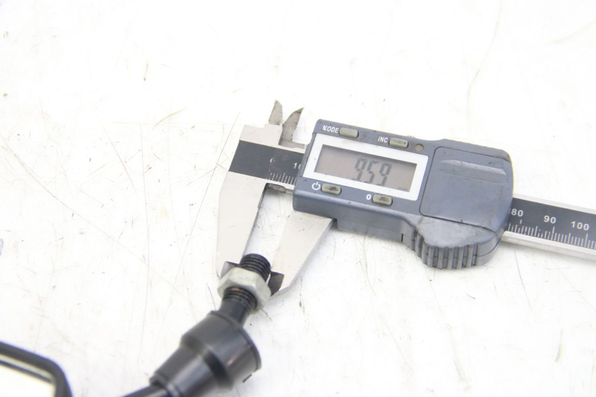 photo de COPPIA SPECCHI RETROVISORI PGO BIG MAX 50 (2001 - 2009) - Dettagli dei punti di fissaggio