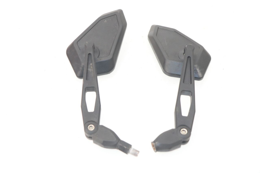 photo de COPPIA SPECCHIETTI HONDA CBF 500 (2004 - 2007) - Dettagli dei punti di fissaggio