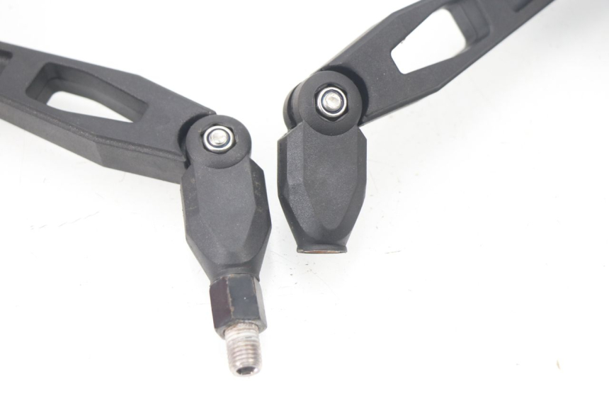 photo de COPPIA SPECCHIETTI HONDA CBF 500 (2004 - 2007) - Stato della superficie e materiale