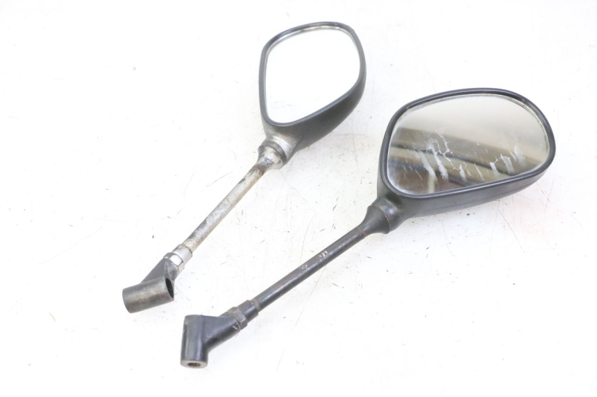 photo de SPECCHI PEUGEOT KISBEE 4T 50 (2010 - 2017) - Stato della superficie e materiale