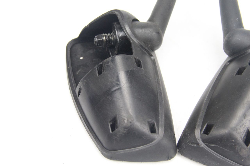 photo de COPPIA SPECCHIETTI PEUGEOT SATELIS 125 (2013 - 2018) - Stato della superficie e materiale