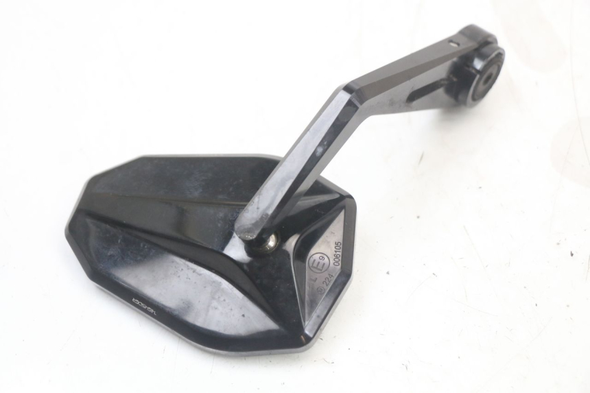 photo de SPECCHI SUZUKI GSR 750 (2011 - 2017) - Caratteristiche distintive