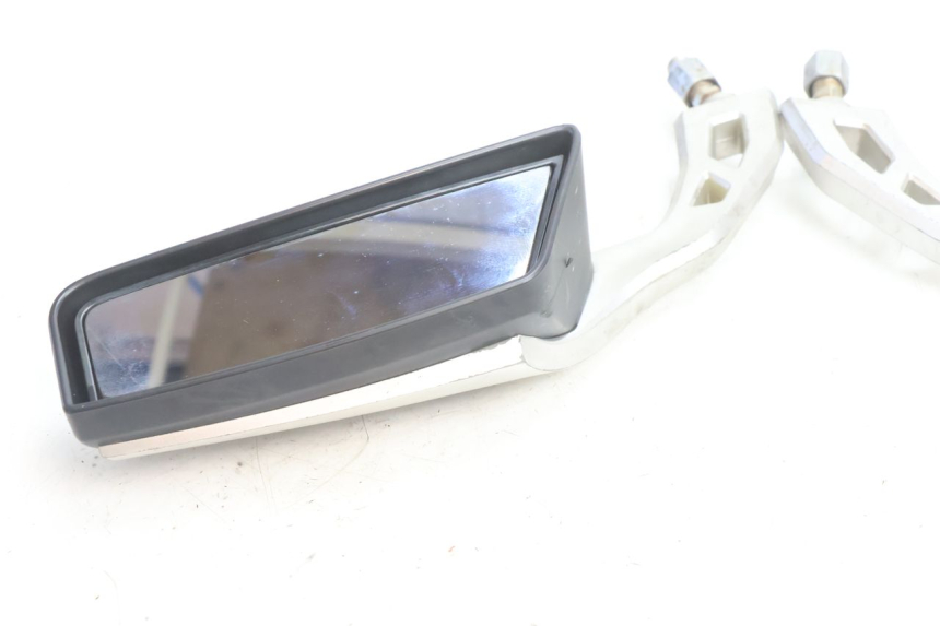 photo de SPECCHI YAMAHA XJR 1300 (1998 - 2002) - Primo piano tecnico