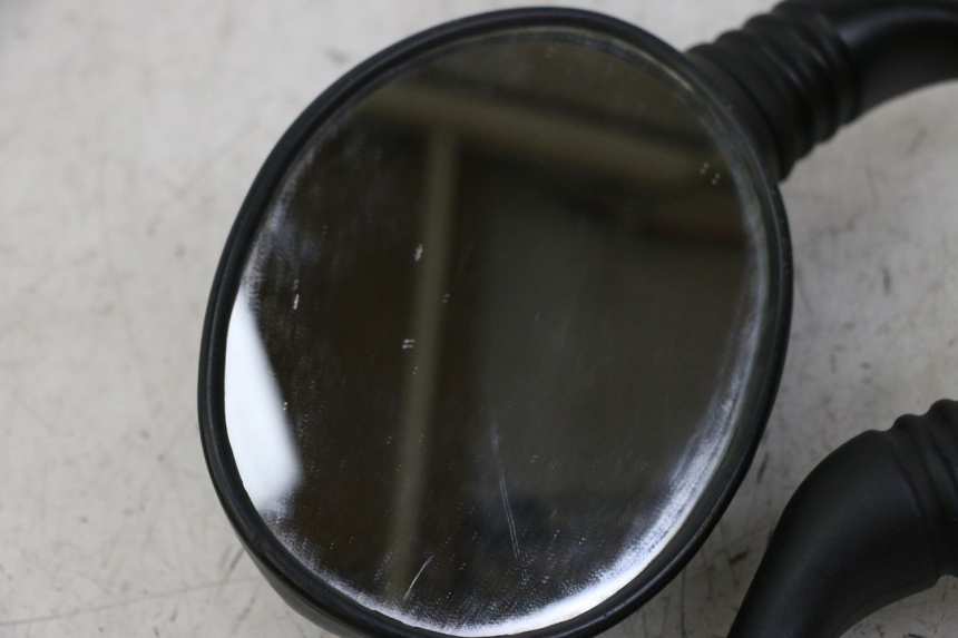 photo de COPPIA SPECCHI RETROVISORI YAMAHA YP MAJESTY 125 (2007 - 2010) - Zoom sullo stato d'uso