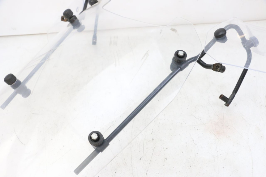 photo de PARABREZZA PEUGEOT E-VIVACITY 1 (2012 - 2018) - Stato della superficie e materiale