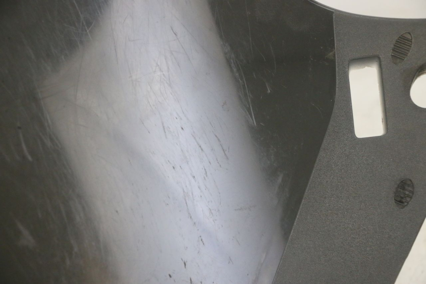 photo de PARE BRISE PEUGEOT ELYSTAR 50 (2002 - 2014) - Stato della superficie e materiale