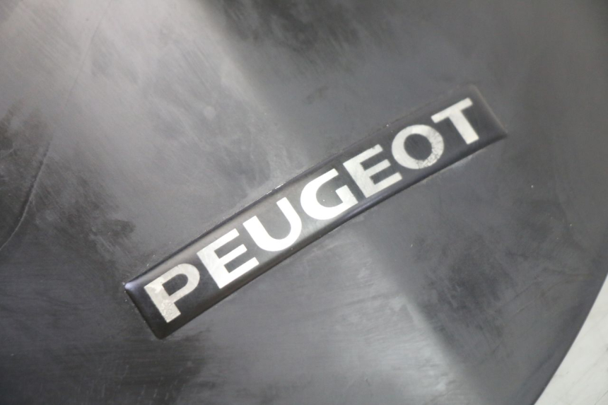 photo de PARE BRISE PEUGEOT ELYSTAR 50 (2002 - 2014) - Primo piano tecnico