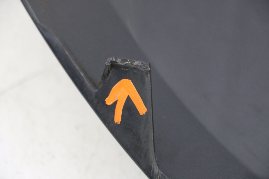 photo de PARE BRISE PEUGEOT ELYSTAR 50 (2002 - 2014) - Focus sulla struttura