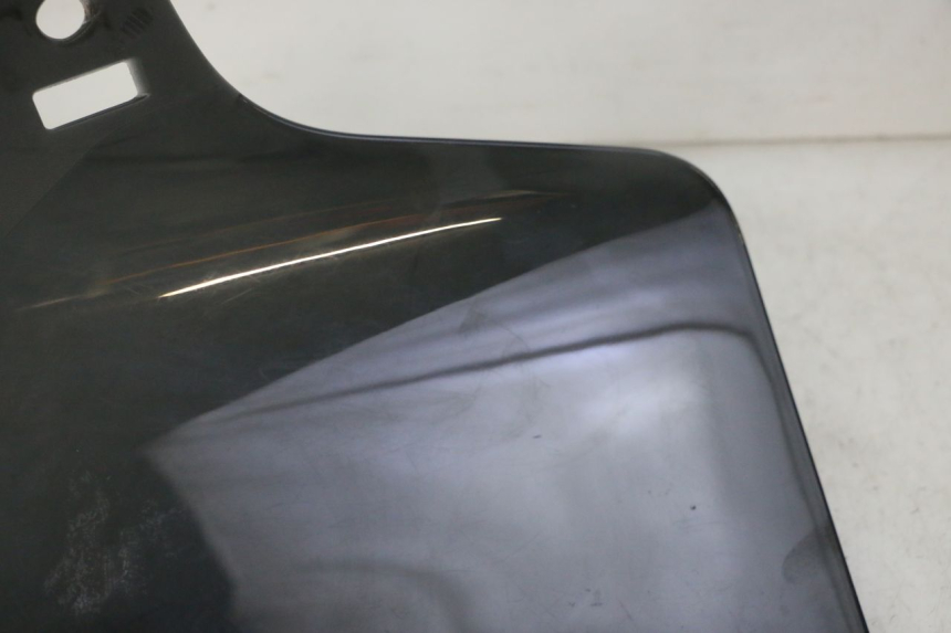 photo de PARE BRISE PEUGEOT ELYSTAR 50 (2002 - 2014) - Primo piano tecnico