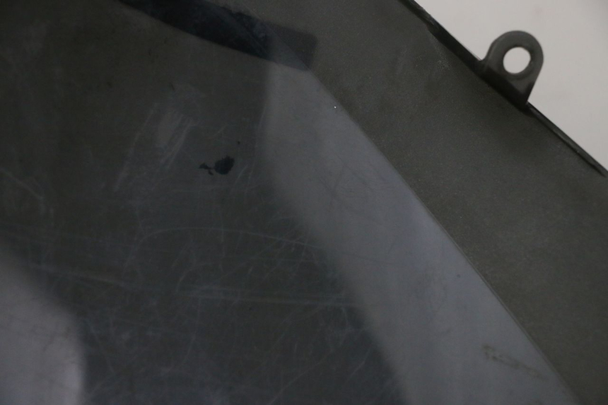 photo de PARE BRISE PEUGEOT ELYSTAR 50 (2002 - 2014) - Primo piano tecnico