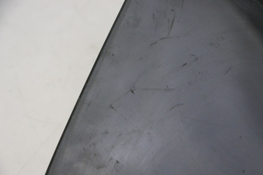 photo de PARE BRISE PEUGEOT ELYSTAR 50 (2002 - 2014) - Dettagli dei punti di fissaggio