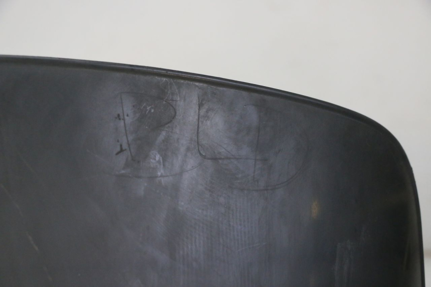 photo de PARE BRISE PEUGEOT ELYSTAR 50 (2002 - 2014) - Zoom sullo stato d'uso