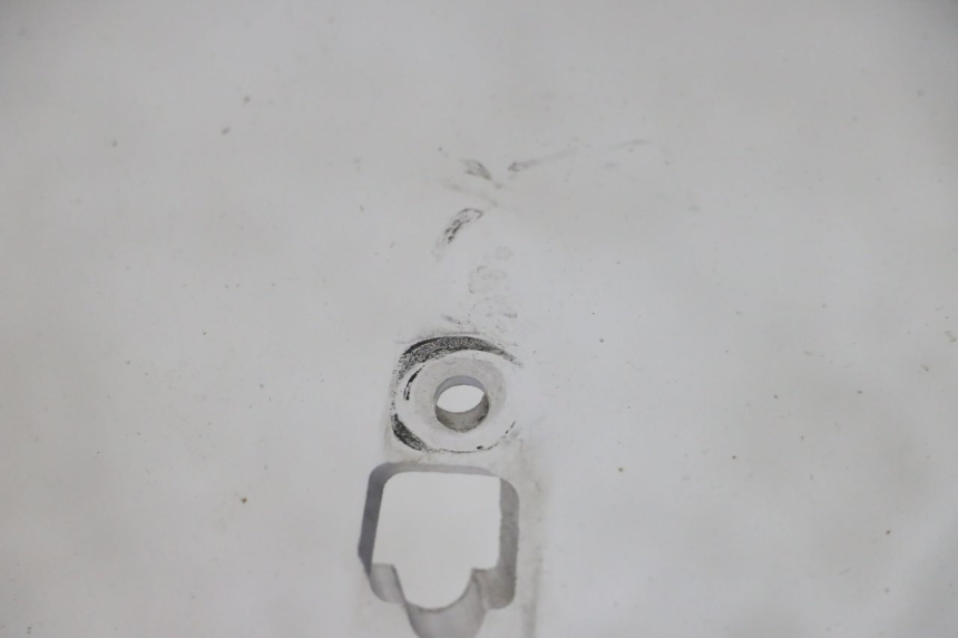 photo de PARABREZZA YAMAHA FJR ABS 1300 (2006 - 2012) - Dettagli dei punti di fissaggio