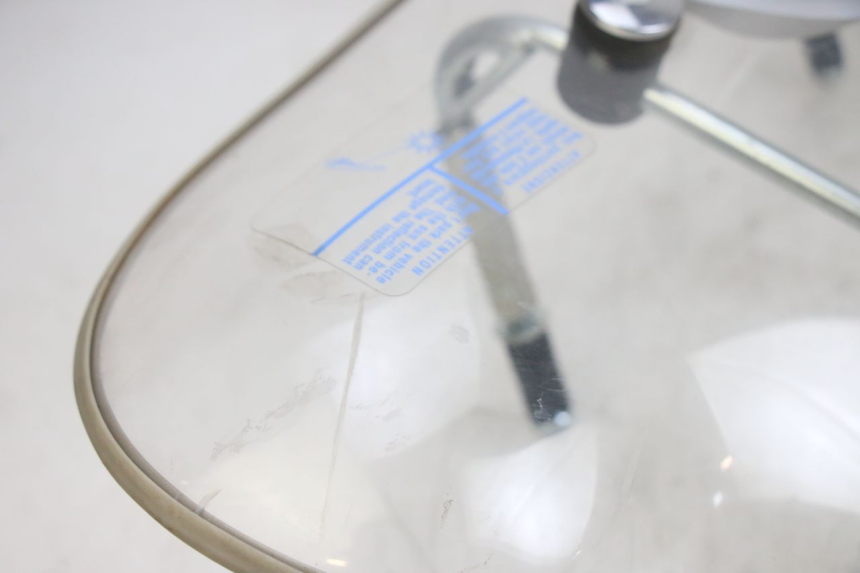 photo de PARE BRISE PIAGGIO FLY 125 (2005 - 2012) - Dettagli dei punti di fissaggio