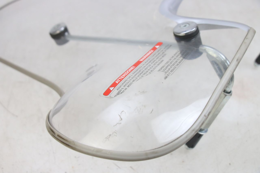 photo de PARE BRISE PIAGGIO FLY 125 (2005 - 2012) - Stato della superficie e materiale