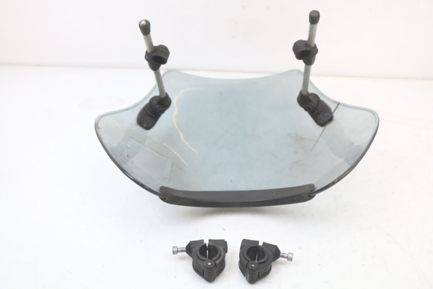 photo de PARABREZZA SUZUKI GN 125 (1997 - 2000) - Dettagli dei punti di fissaggio