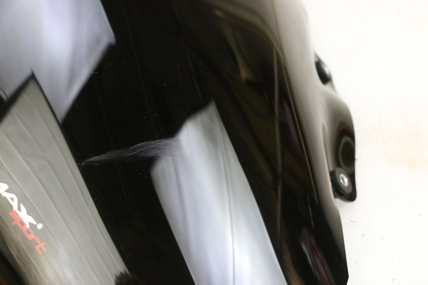 photo de PARABREZZA PIAGGIO MP3 HPE 300 (2019 - 2026) - Stato della superficie e materiale