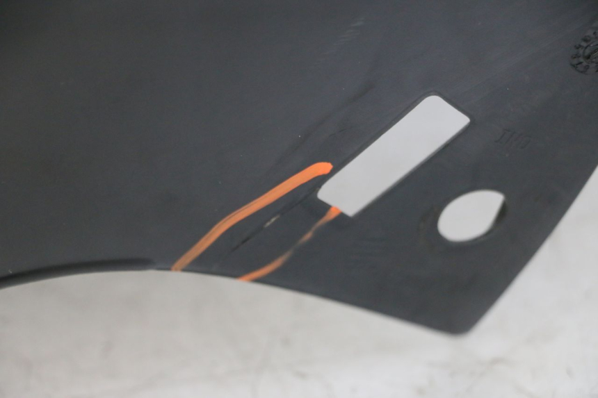 photo de PARE BRISE PEUGEOT ELYSTAR 50 (2002 - 2014) - Primo piano ad alta risoluzione