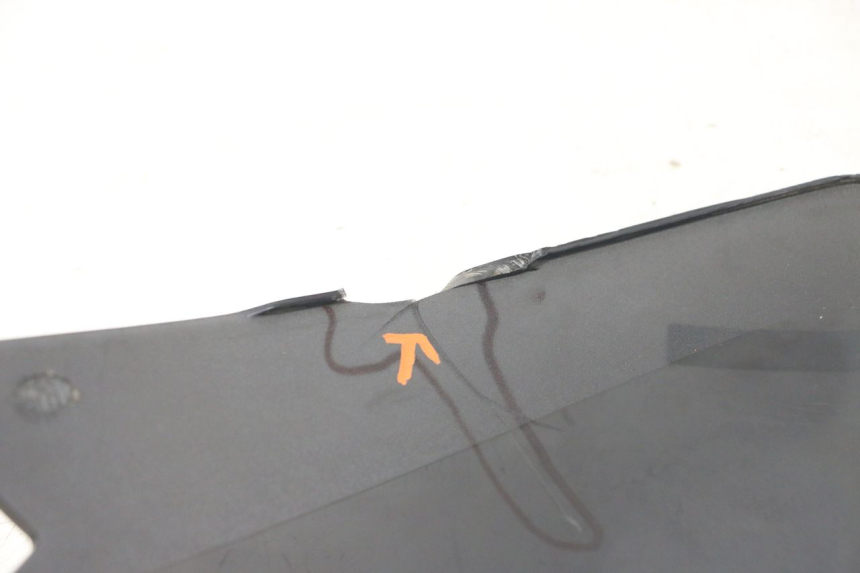 photo de PARE BRISE PEUGEOT ELYSTAR 50 (2002 - 2014) - Dettagli dei punti di fissaggio