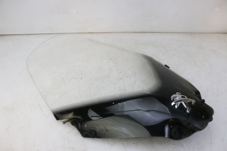 photo de PARABREZZA PEUGEOT SATELIS 125 (2010 - 2012) - Dettagli dei punti di fissaggio