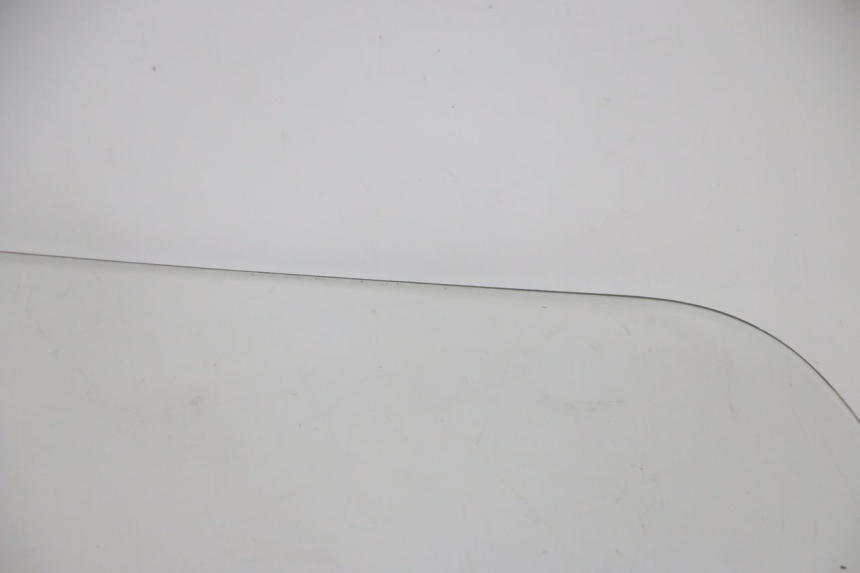 photo de PARABREZZA SUZUKI BURGMAN 125 (2018 - 2021) - Zoom sui componenti