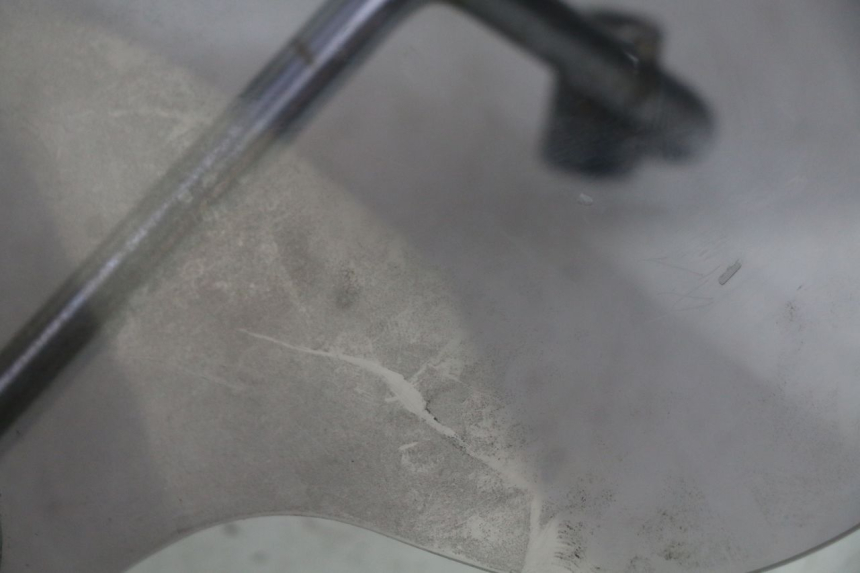 photo de PARABREZZA PIAGGIO VESPA SPRINT 2T 50 (2014 - 2018) - Dettagli dei punti di fissaggio