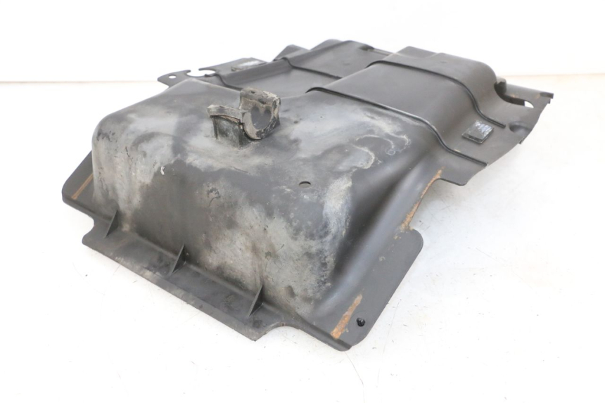 photo de PASSAGGIO RUOTA POSTERIORE SUZUKI BURGMAN 650 (2013 - 2020) - Primo piano tecnico