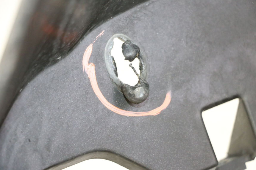 photo de SOTTOSCUDO PARASPRUZZI PIAGGIO NEW TYPHOON 50 (2010 - 2017) - Dettagli dei punti di fissaggio